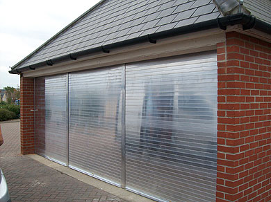 Rulouri exterioare din materiale de calitate